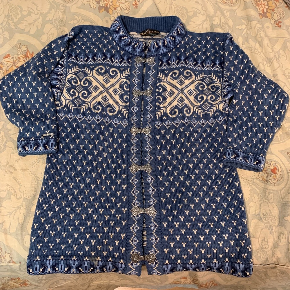 S // traditional Norwegian Luskofte sweater